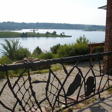Tvirtove Prie Didziulio Hotel Dėdeliškės Kültér fotó