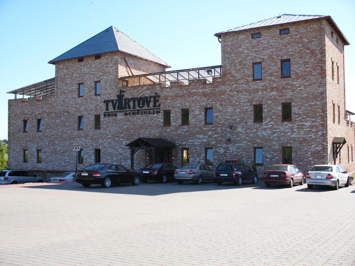 Tvirtove Prie Didziulio Hotel Dėdeliškės Kültér fotó