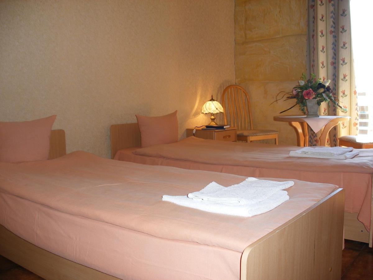 Tvirtove Prie Didziulio Hotel Dėdeliškės Kültér fotó