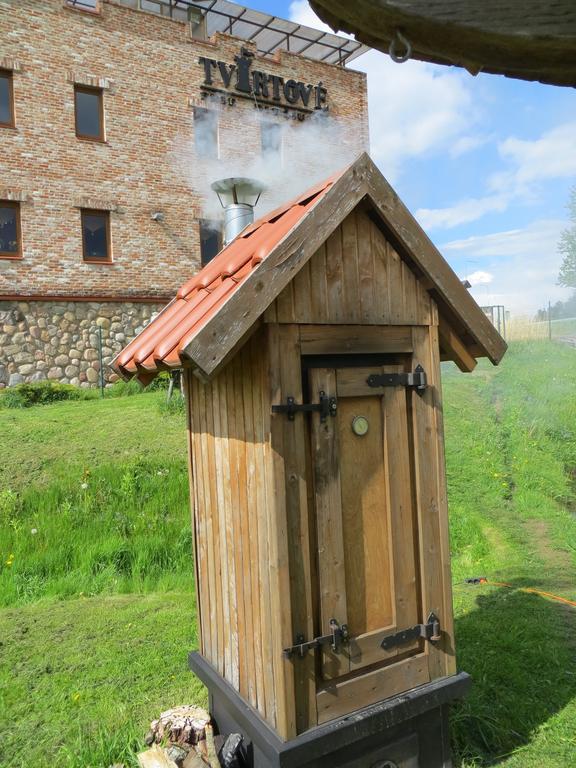 Tvirtove Prie Didziulio Hotel Dėdeliškės Kültér fotó